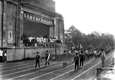 澳门皇冠博彩官网平台湖州味道｜人民广场上